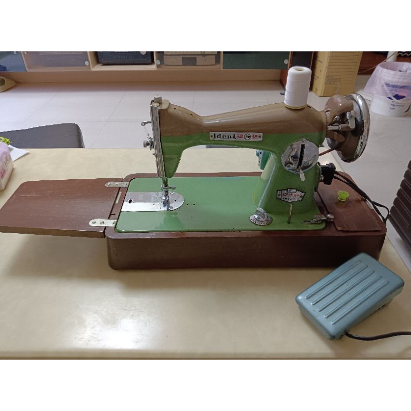 舊式縫紉機，有踏板，可正常車縫