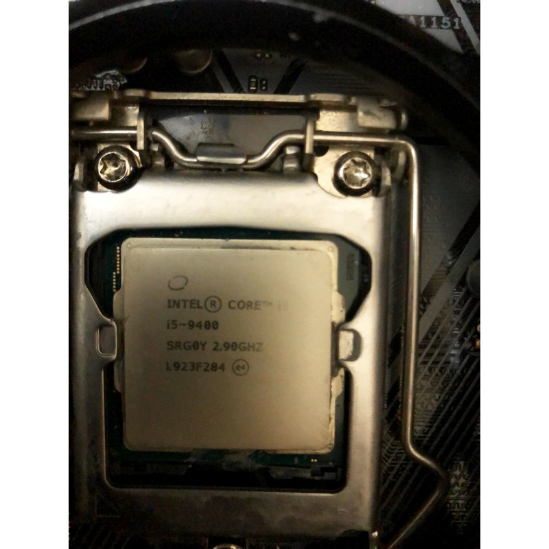 I5 9400 CPU 2500元