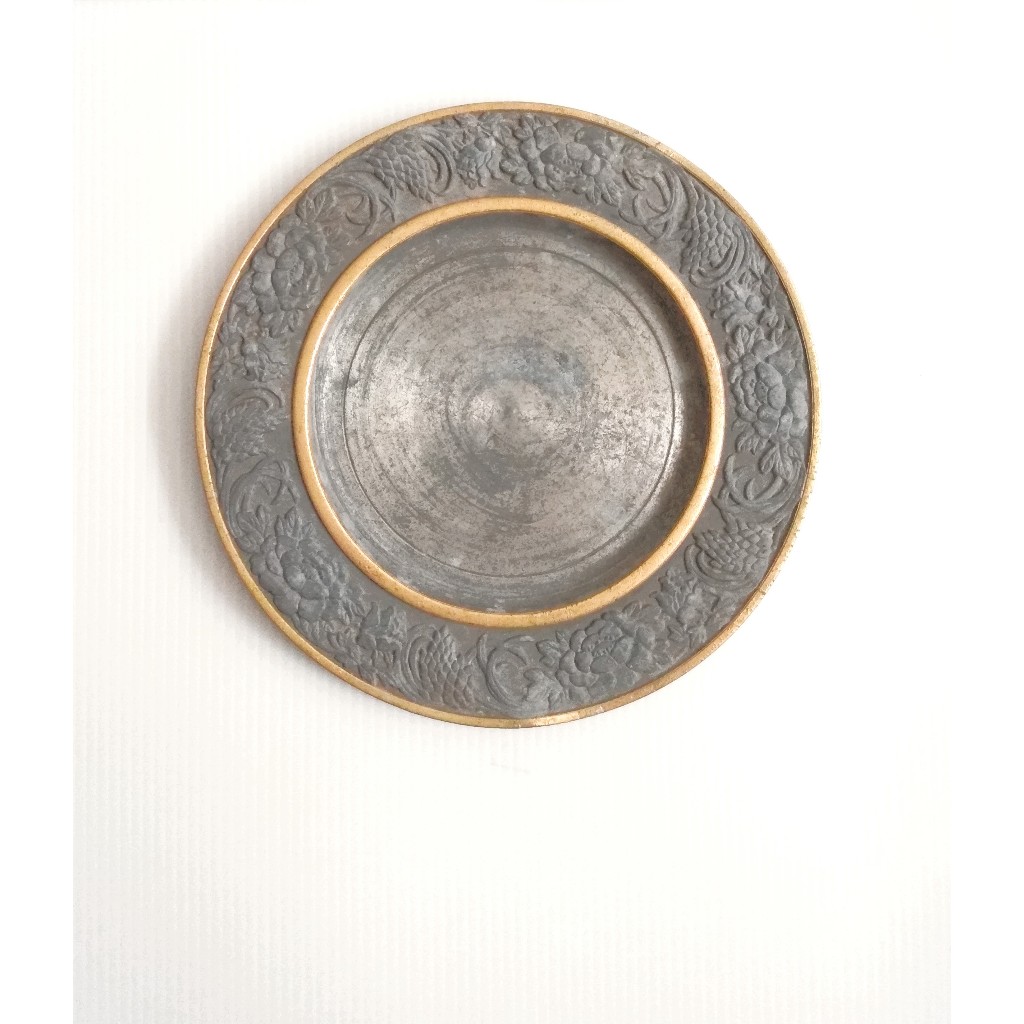 老物-老錫件-馬來西亞老舊錫盤(背面有文字印記，直徑24.8cm，重約1公斤)