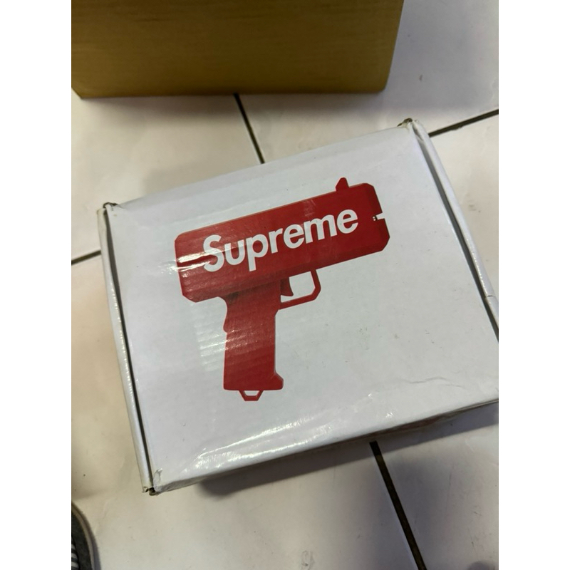 鈔票玩具槍Supreme