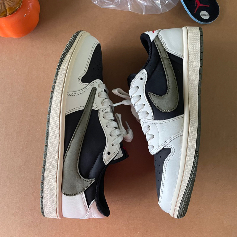 《客戶預訂》Travis x Scott x Air Jordan 1 綠倒鉤 26.5cm 無盒 極新