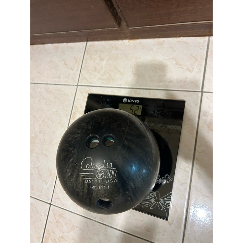 哥倫比亞C300保齡球5.2公斤約11.7磅含運500元（二手保齡球、POLY、新手、飛碟球、直球）