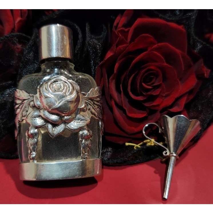 1990年倫敦製玫瑰純銀玻璃香水瓶(有Hallmark)含漏斗