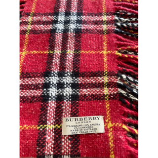 Burberry 紅色格紋流蘇圍巾