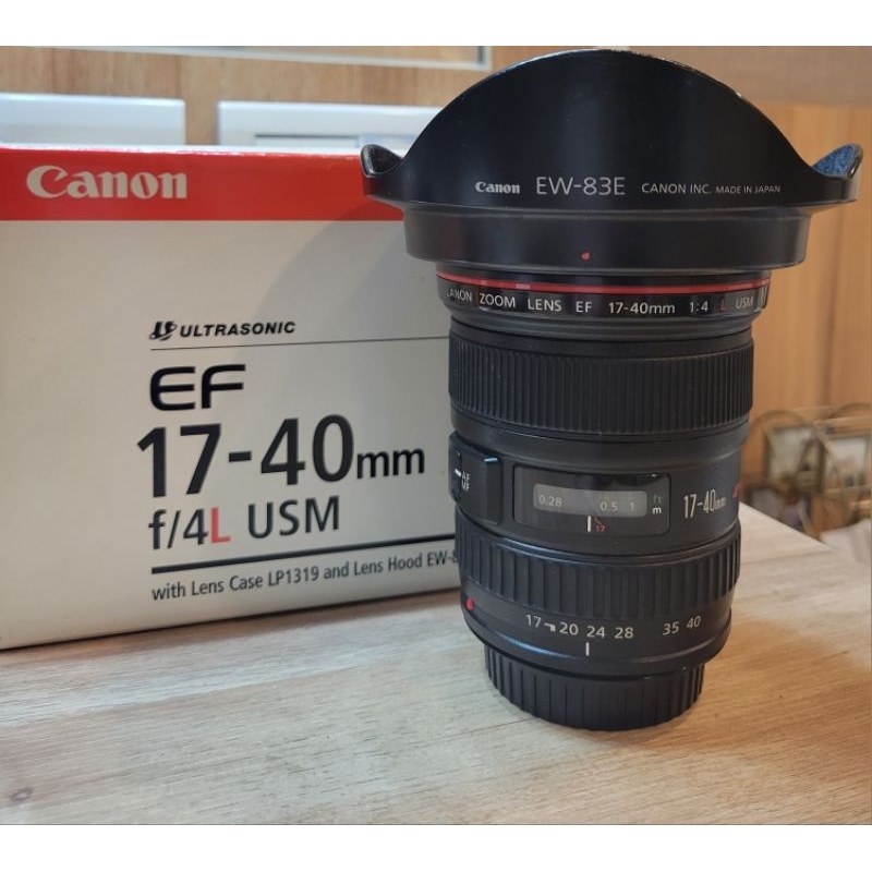 Canon EF 17-40mm f/4L USM(外觀9成新無刮傷，含遮光罩、鏡頭袋、後蓋及完整盒裝)