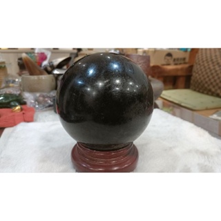 大顆黑碧璽球（黑色電氣石）直徑12公分 附高級木座