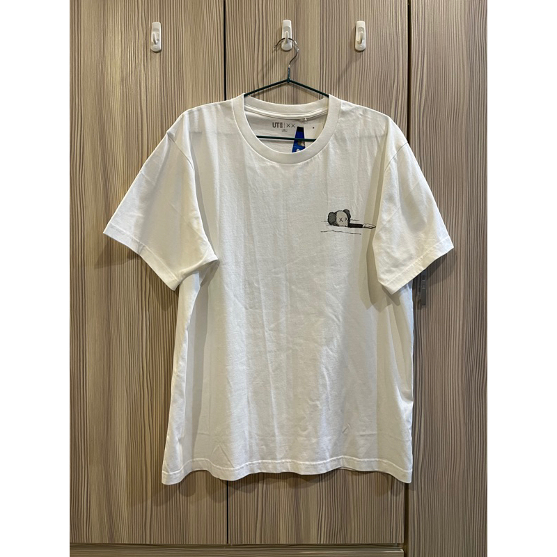 降價！Uniqlo x KAWS 聯名 UT 白色短袖T恤 男生上衣 (XXL) Men’s T-shirt
