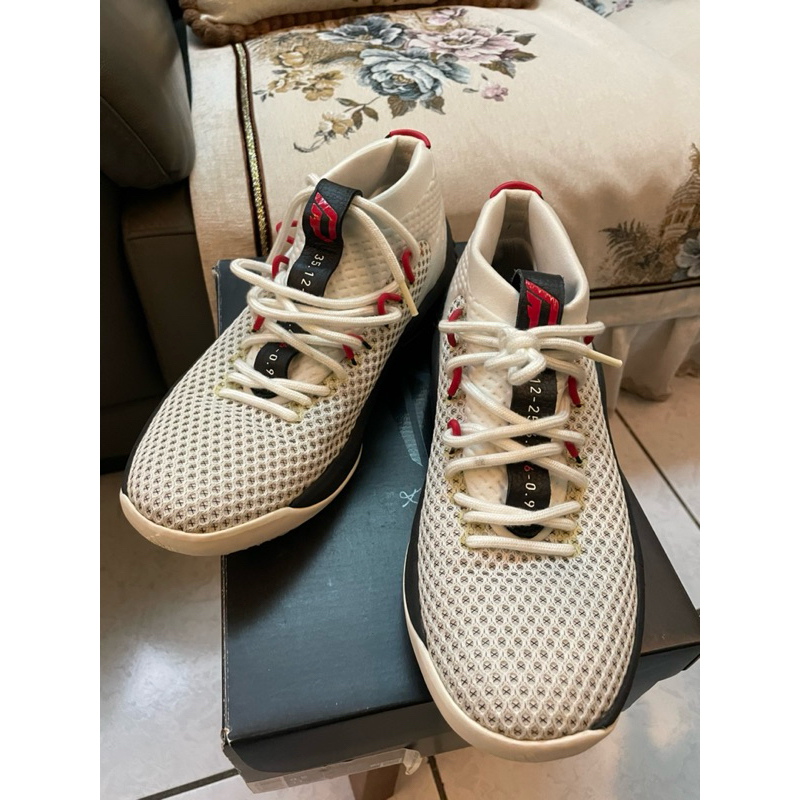 Gogosneaker® Adidas Dame 4 Lillard 拓荒者 籃球鞋 白黑紅 鯊魚 鋸齒