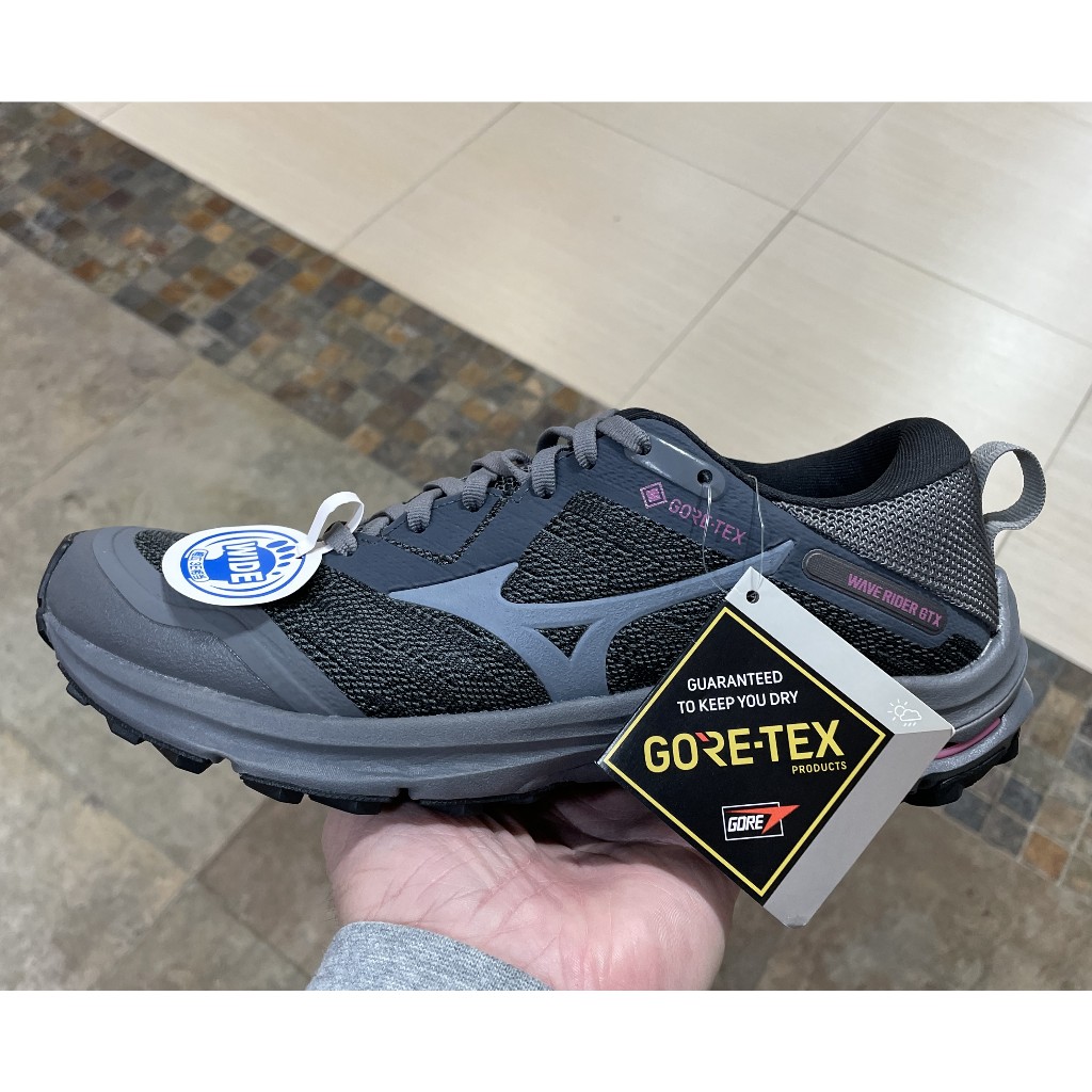 【BOBO】MIZUNO WAVE RIDER GTX SW (3E寬楦) 黑灰 慢跑鞋 女 J1GD218022