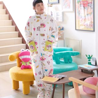 【蠟筆小新】⭐️ 正版授權 毛絨絨滿版角色長袖居家服 睡衣 長袖睡衣 日落小物 聖誕禮物 交換禮物 聖誕禮物 交換禮物
