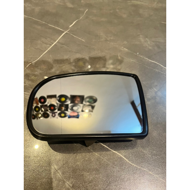 W210後期 駕駛座，原廠電子防眩後視鏡片 下半部卡榫裂痕已補強 $