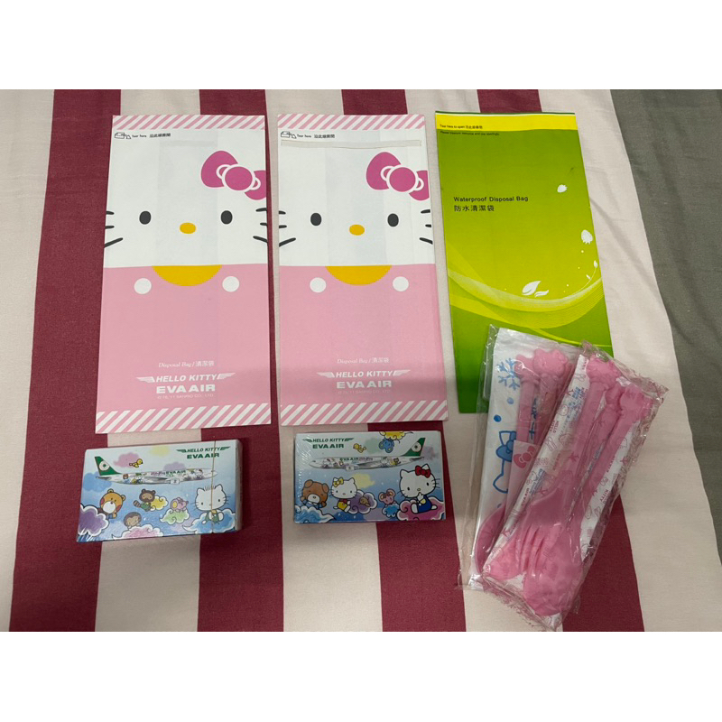 全新  Hello Kitty 長榮飛機 一組=機上餐具組+撲克牌+清潔袋