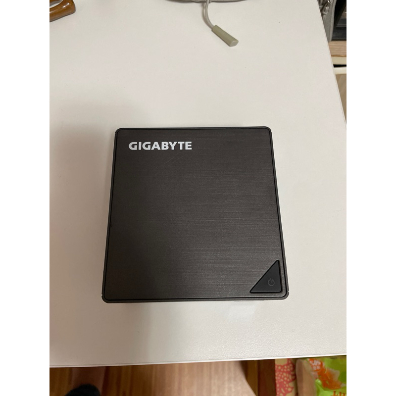 Gigabyte brix i5 8250u BRHi5 3800元 升級出售. NUC 不含ram/hdd. 黑蘋果
