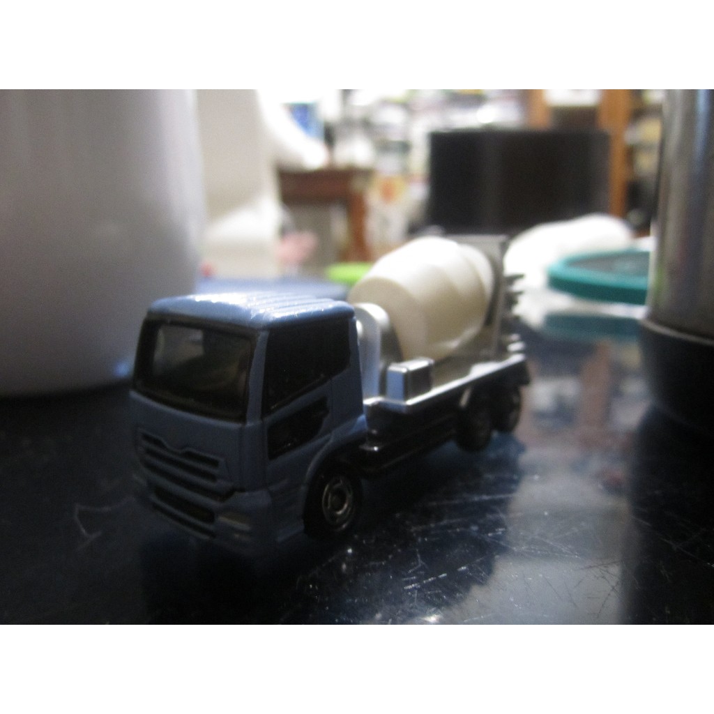 二手tomica no.53 nissan DIESEL QUON MIXER CAR 日産藍色水泥車