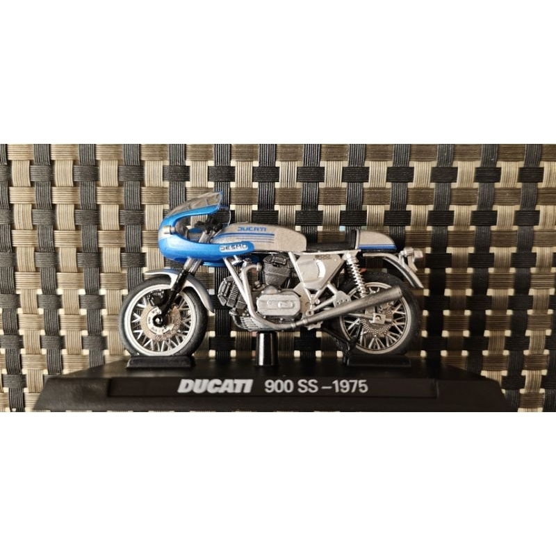 【現貨】Ducati 1:24經典重型機車模型 900 SS -1975