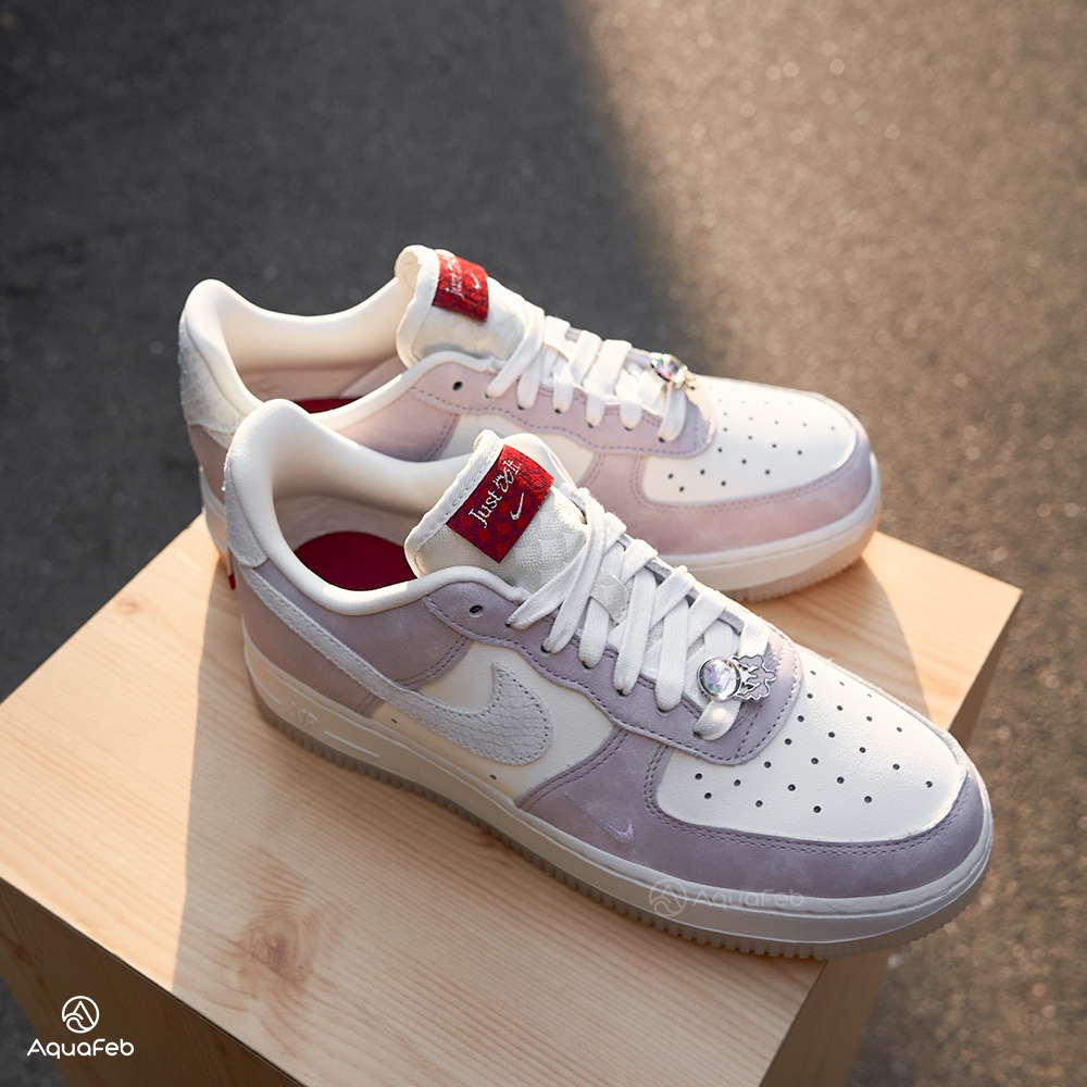 Nike Air Force 1 女鞋 藕粉色 休閒 多勾 珍珠扣 龍年限定 AF1 休閒鞋 FZ5066-111