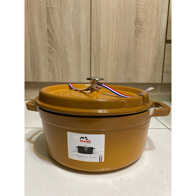 （保留honey5201220) Staub 24cm 3-8L 溫暖的南瓜黃鑄鐵鍋