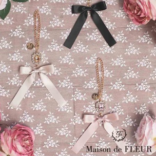 Maison de FLEUR 華麗方形寶石造型緞帶吊飾(8A41FBJ0700)