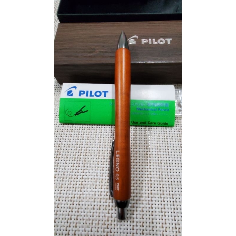 PILOT百樂LEGNO楓木0.5mm自動鉛筆橡木色 ＋ 三菱 PURE MALT 橡木桶自動鉛筆深棕色 0.5mm