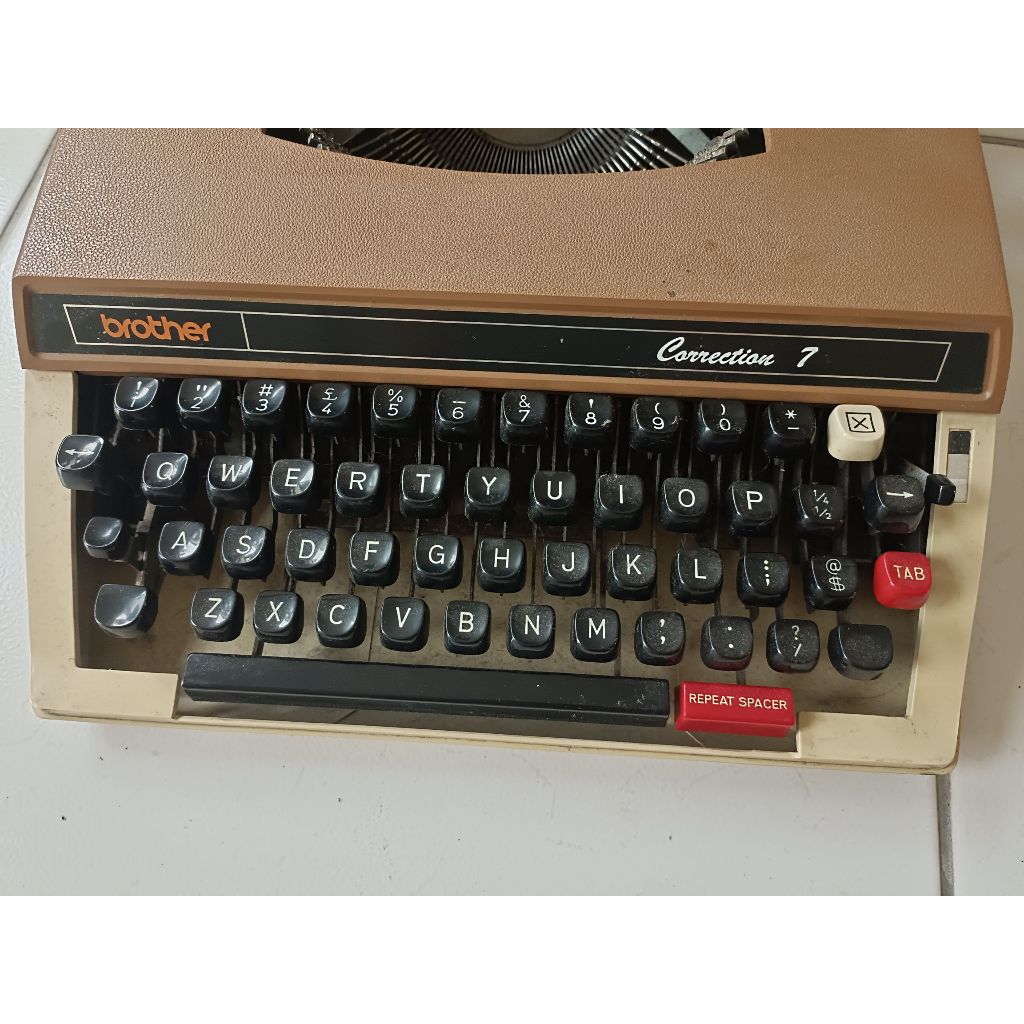 復古老式色帶式英文打字機Brother Connection 7外殼黑 -1台