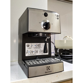 伊萊克斯1.25公升半自動義式咖啡機E9EC1-100S
