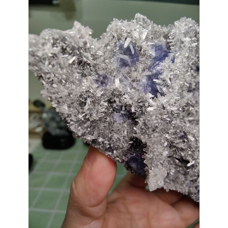 客訂專拍。[My mine] 編號CL-90018593372-藍色石-福建坦桑藍萤石細水晶簇共生原礦原石-全浮生带架子