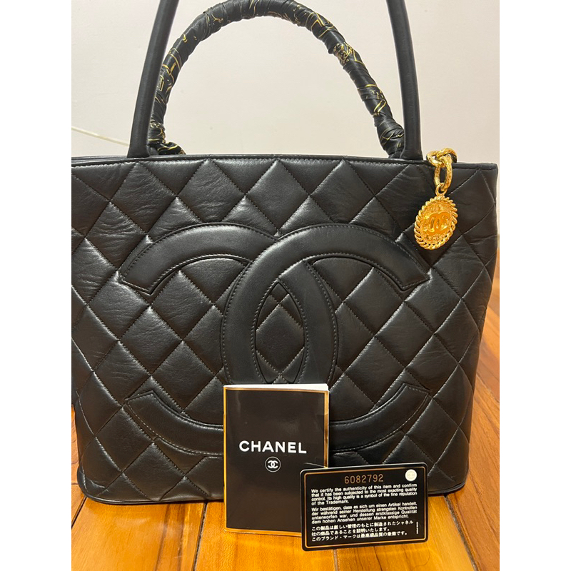 Chanel Vintage小羊皮希爾頓大logo熔岩金幣包托特包/可手提/肩背