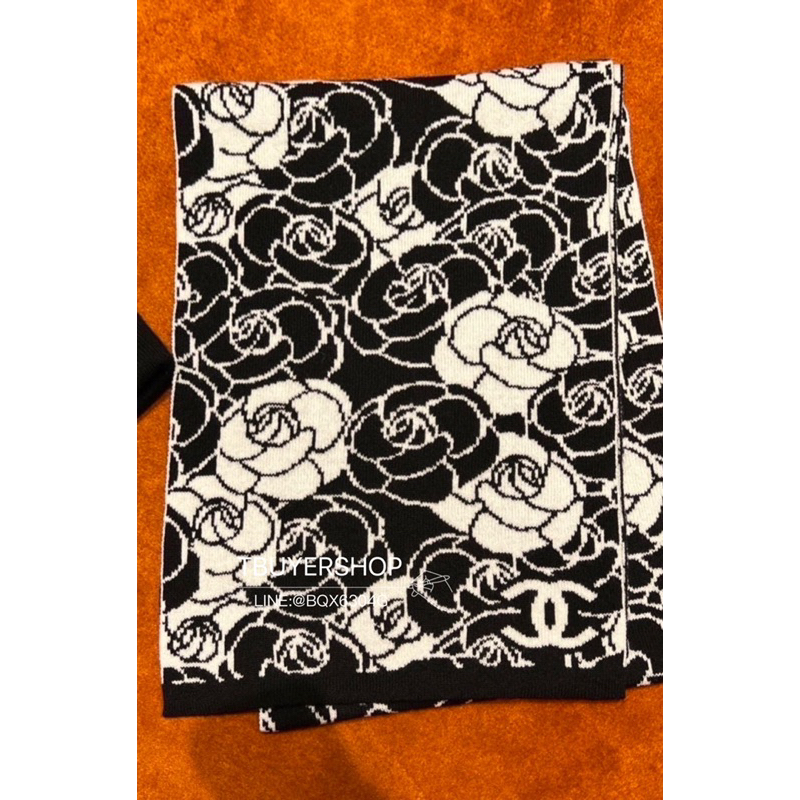 [Tbuyershop] 台灣現貨🍀 Chanel 23k 新款 黑白山茶花 圍巾