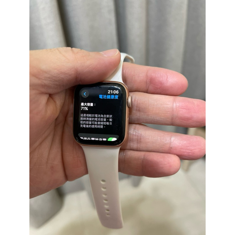 賣Apple Watch S4 40mm GPS玫瑰金女用錶（二手）