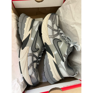 NIKE 女鞋 W V2K RUN RUNTEKK WOLF GREY 奶油銀灰 （全新24.5cm)