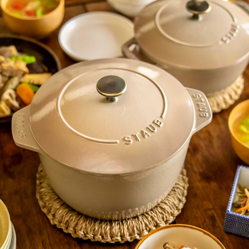 Staub 🇫🇷霧黑 亞麻 晨露綠 松露白 飯鍋 鑄鐵鍋 20cm 黑 20公分 湯鍋 油炸鍋