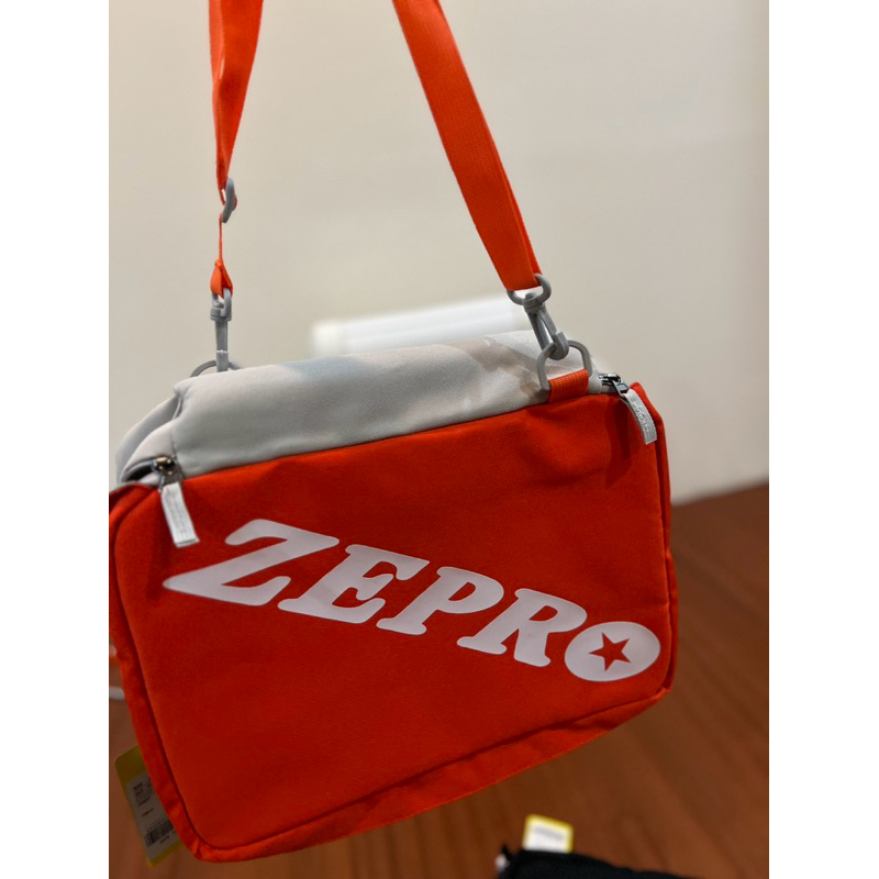ZEPRO 手提側背兩用袋 有黑、紅兩色可選