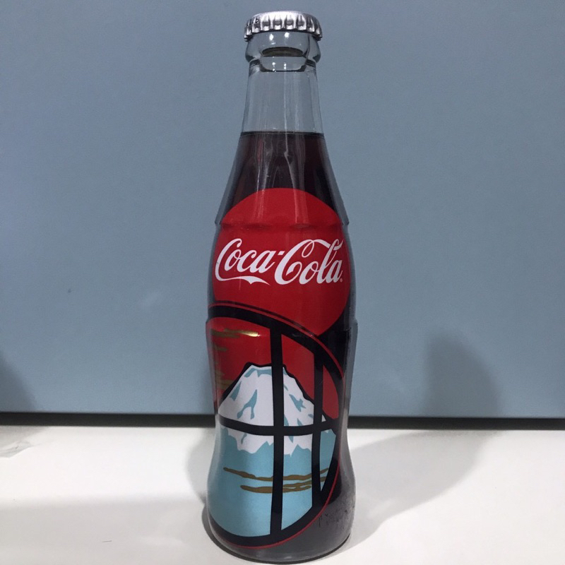 《日本限定》可口可樂Coca-Cola 100週年紀念瓶(富士山)250ml 玻璃瓶/曲線瓶/可樂瓶/收藏瓶/限量瓶
