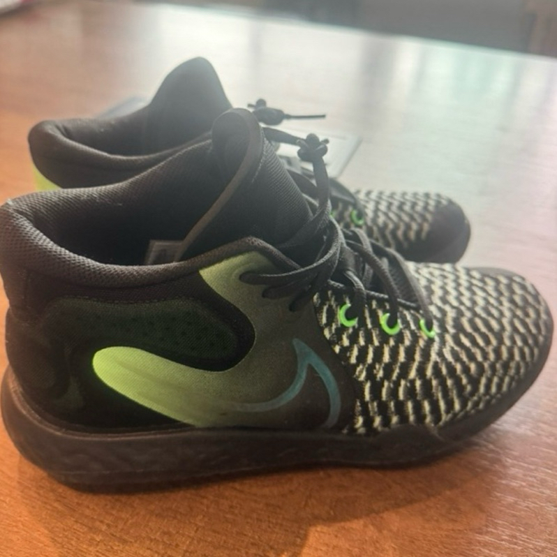 二手 Nike 運動鞋 中桶籃球鞋US9.5