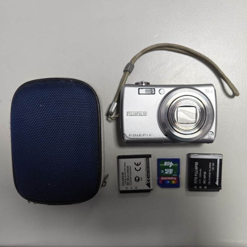 [山大好物] Fujifilm 日本富士 FinePix F100fd 銀色 CCD 數位相機 復古 使用正常 附配件