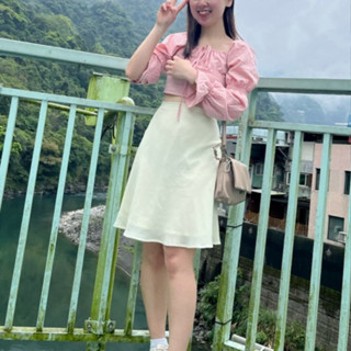 二手衣物 快速出貨🔥衣櫃出清 女生衣服 斷捨離 韓國製 吊帶褲 大學T 長袖T恤 簡單上衣白色裙子