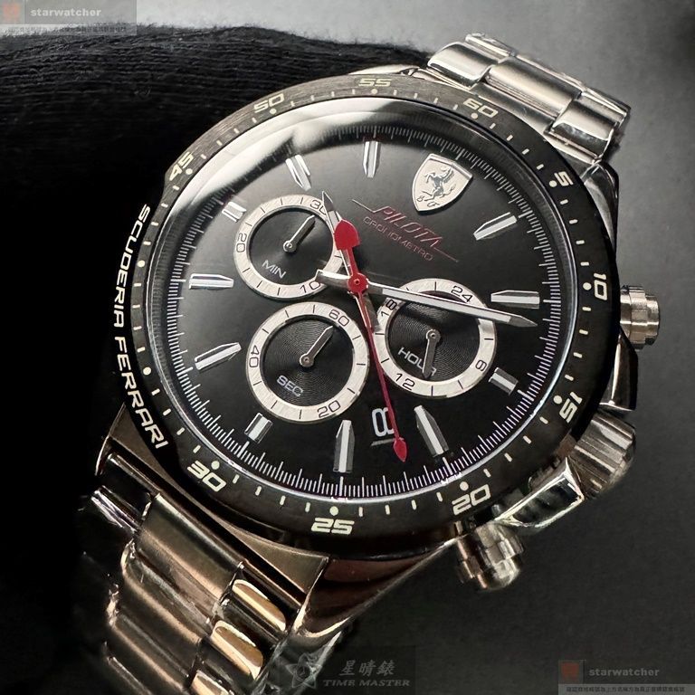 FERRARI手錶,編號FE00079,46mm銀圓形精鋼錶殼,黑色三眼, 中三針顯示, 運動錶面,銀色精鋼錶帶款