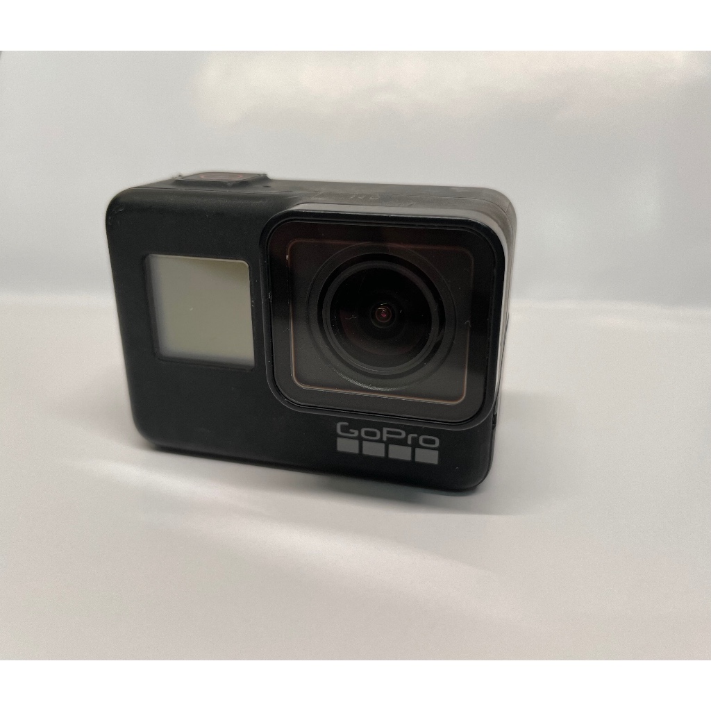 【二手】GoPro 7 black / 電池充電組 / 手持自拍棒＋簡易腳架 / 防水殼