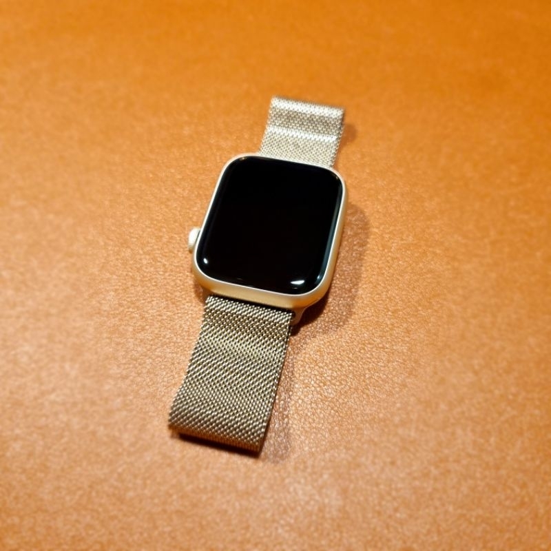 Apple Watch Series 9 (GPS) 45公釐星光色鋁金屬錶殼 金色米蘭式錶環