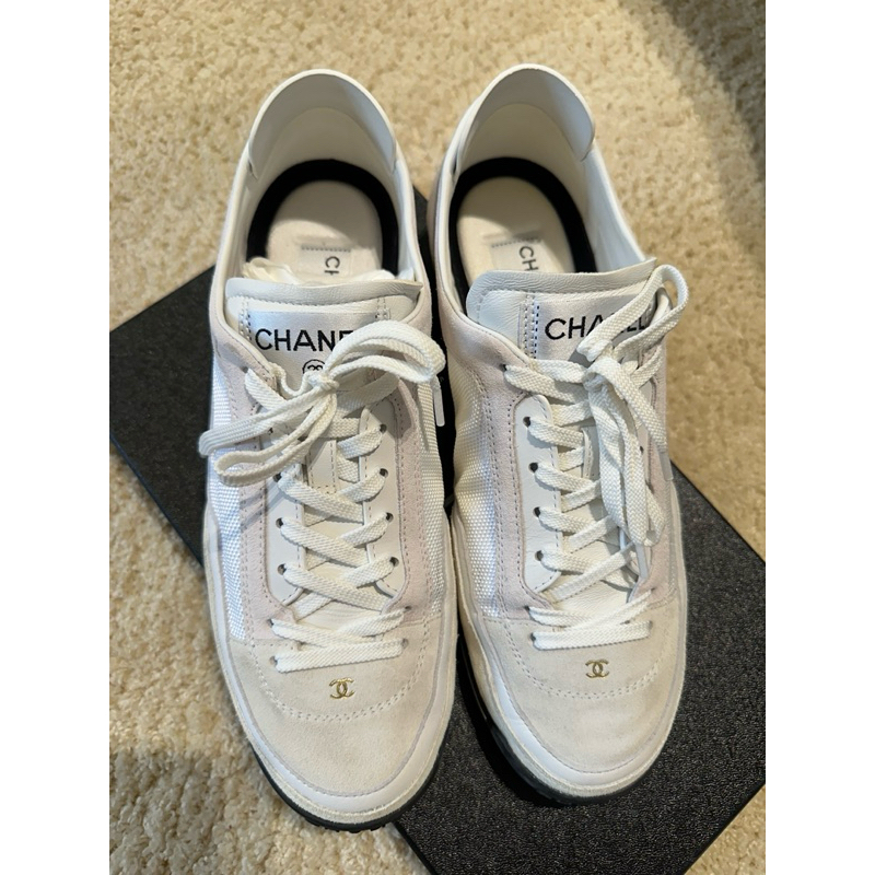 Chanel白色帆布鞋