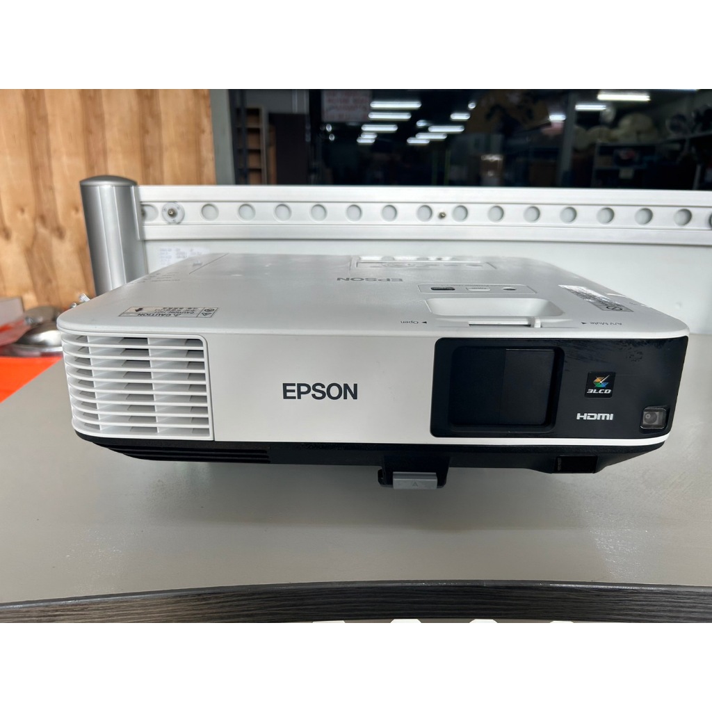 【全國二手傢具】EPSON EB-2065 投影機*九成新* 二手家電/辦公設備/影音設備/客廳設備/二手投影機