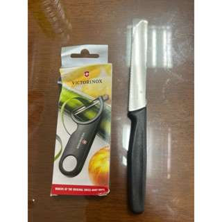 VICTORINOX 11cm 黑/紅 番茄刀+黑/紅 削皮器