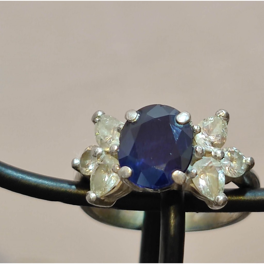 泰國藍寶石主石切割面環鑲蝴蝶結造型戒指