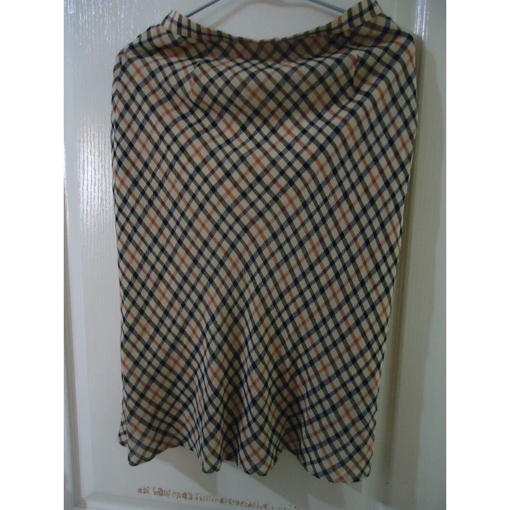 DAKS 日本製米色黑紅斜格紋羊毛過膝裙,85%羊毛有內裡,尺寸67-93,腰圍26.5吋,長度27.75吋裙襬寬23吋
