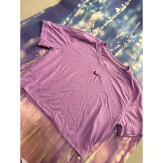 正品nike女運動休閒無袖短版運動上衣外搭 輕薄舒適款紫色實品圖