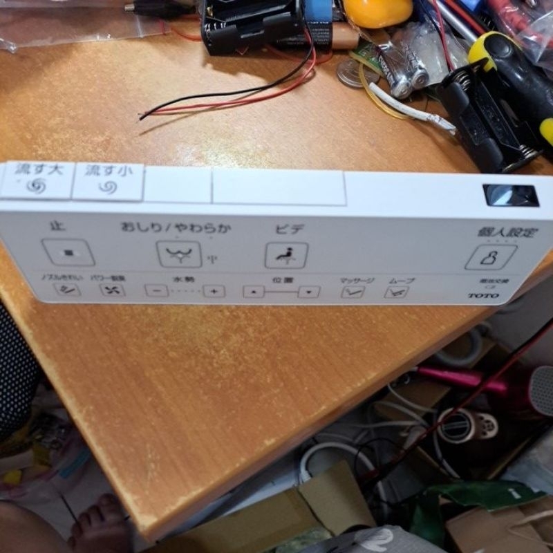 全新日本TOTO遙控器，不含壁掛板，保固1個月 ，可以通用TOTO所有型號 。