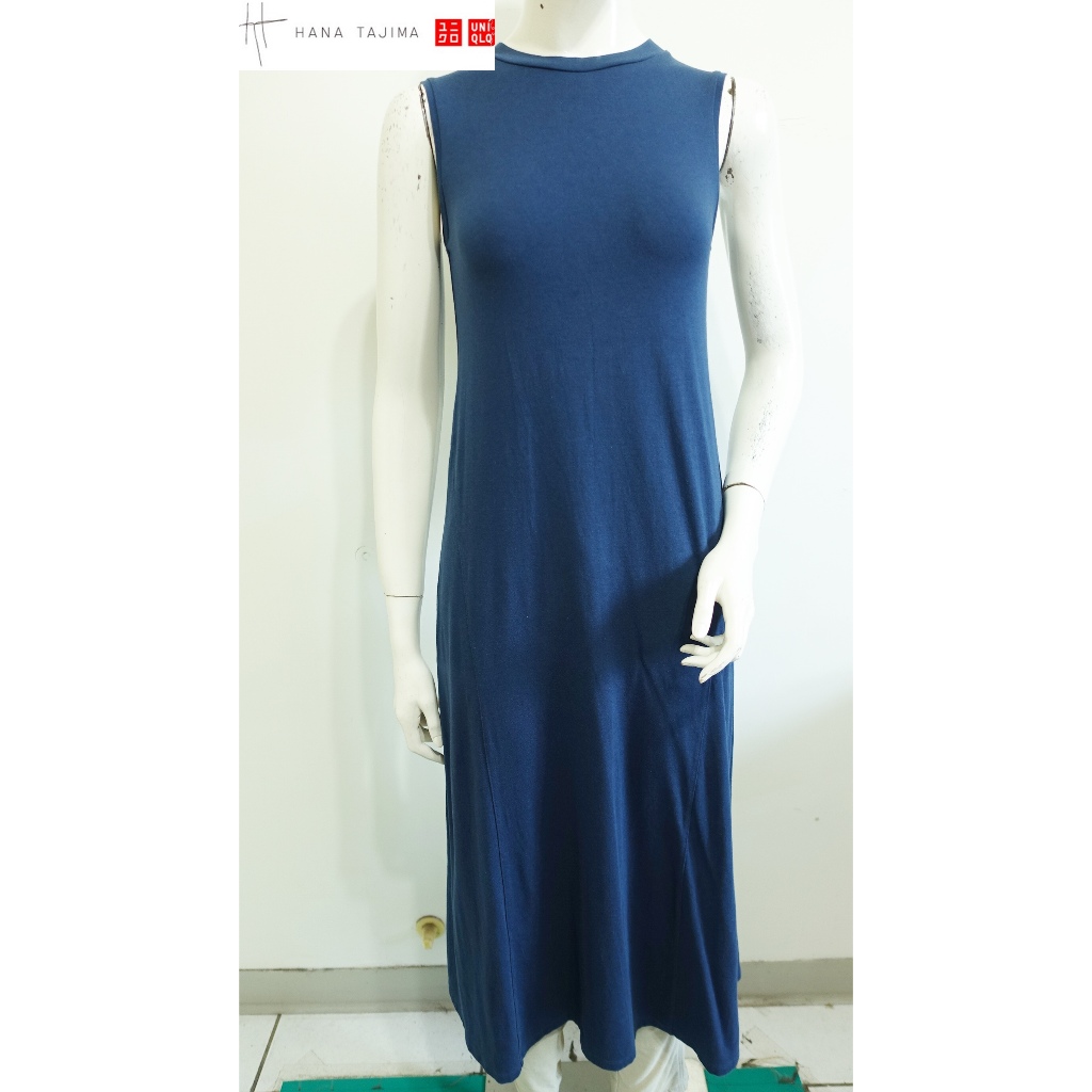 日本【UNIQLO】與英國時裝設計師 Hana Tajima聯名款 深藍色 小口領 超長洋裝~直購價390~🍅5/20