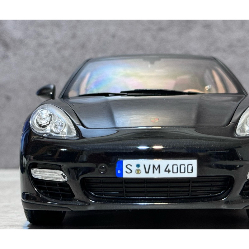 【保時捷原廠精品盒裝Norev製】 1/18 Porsche Panamera Turbo S 1:18 模型車