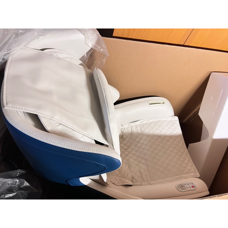 Panasonic 小摩力沙發按摩椅 EP-MA05 (時尚造型/一椅兩用)