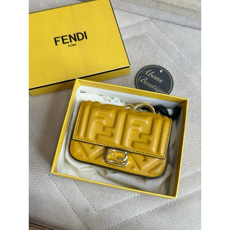 在台現貨Fendi 黃色Nano baguette迷你吊飾包💛